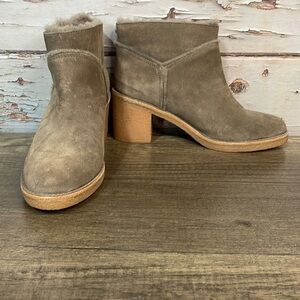 UGG Kasen bootie size 8​​